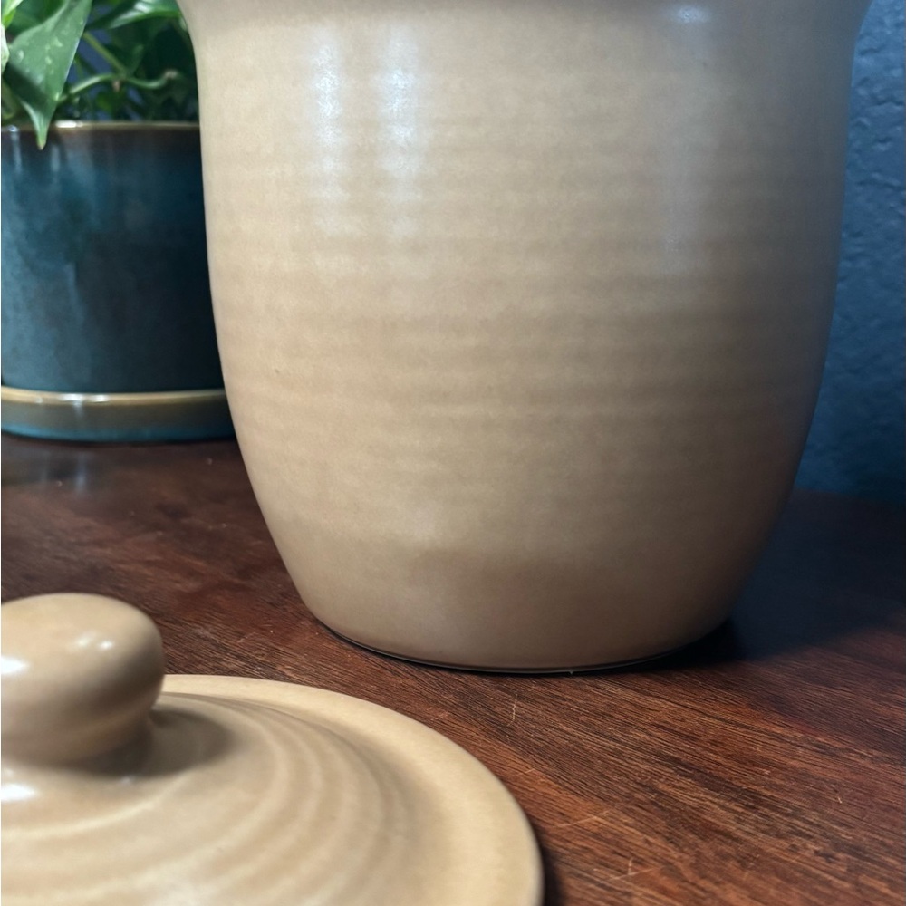 Pfaltzgraff “Lancaster County” Stonware Jar with Lid RARE - Picture 8 of 13